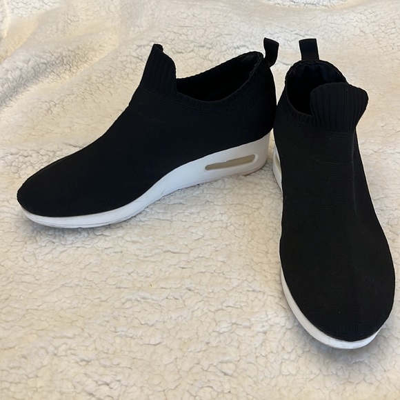 EUC DKNY slip on wedge sneaker shoes - Picture 2 of 16